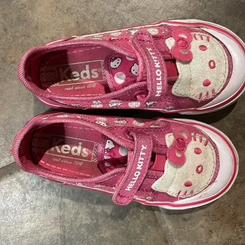 5 for $25🎈Hello kitty keds
